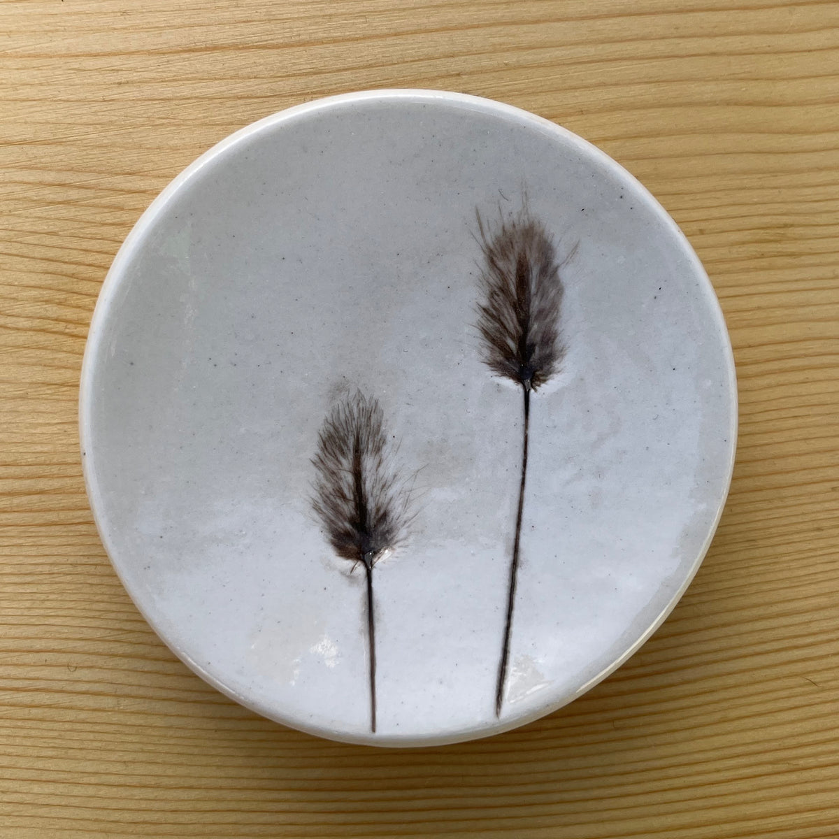 Hare's Tail Ring Dish Brown