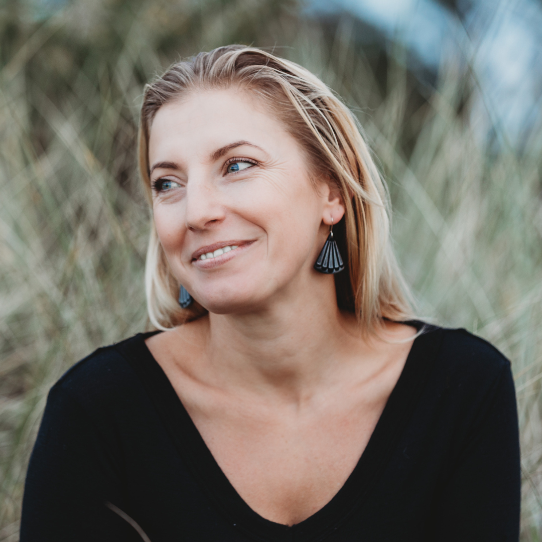 Fantail Tail Earrings Black on Model