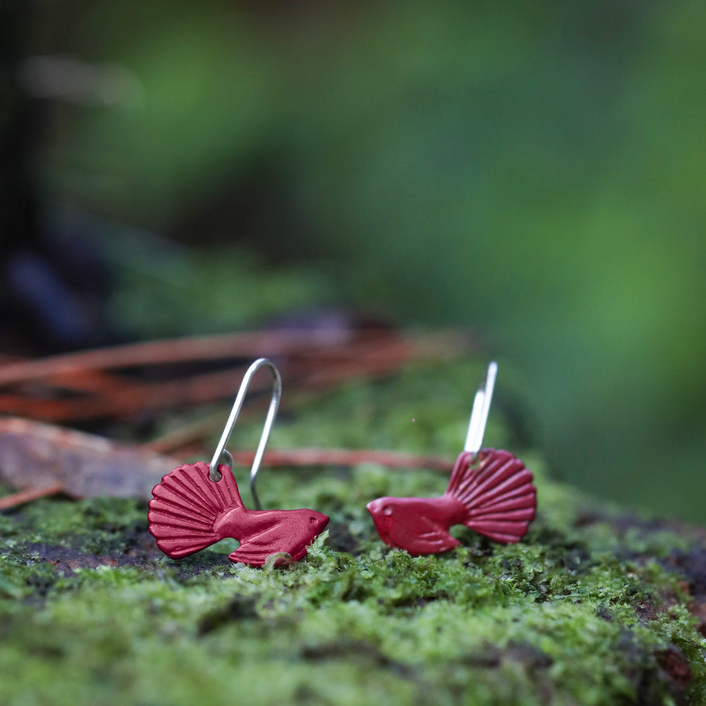 Fantail Earrings Copper Small on mossy log