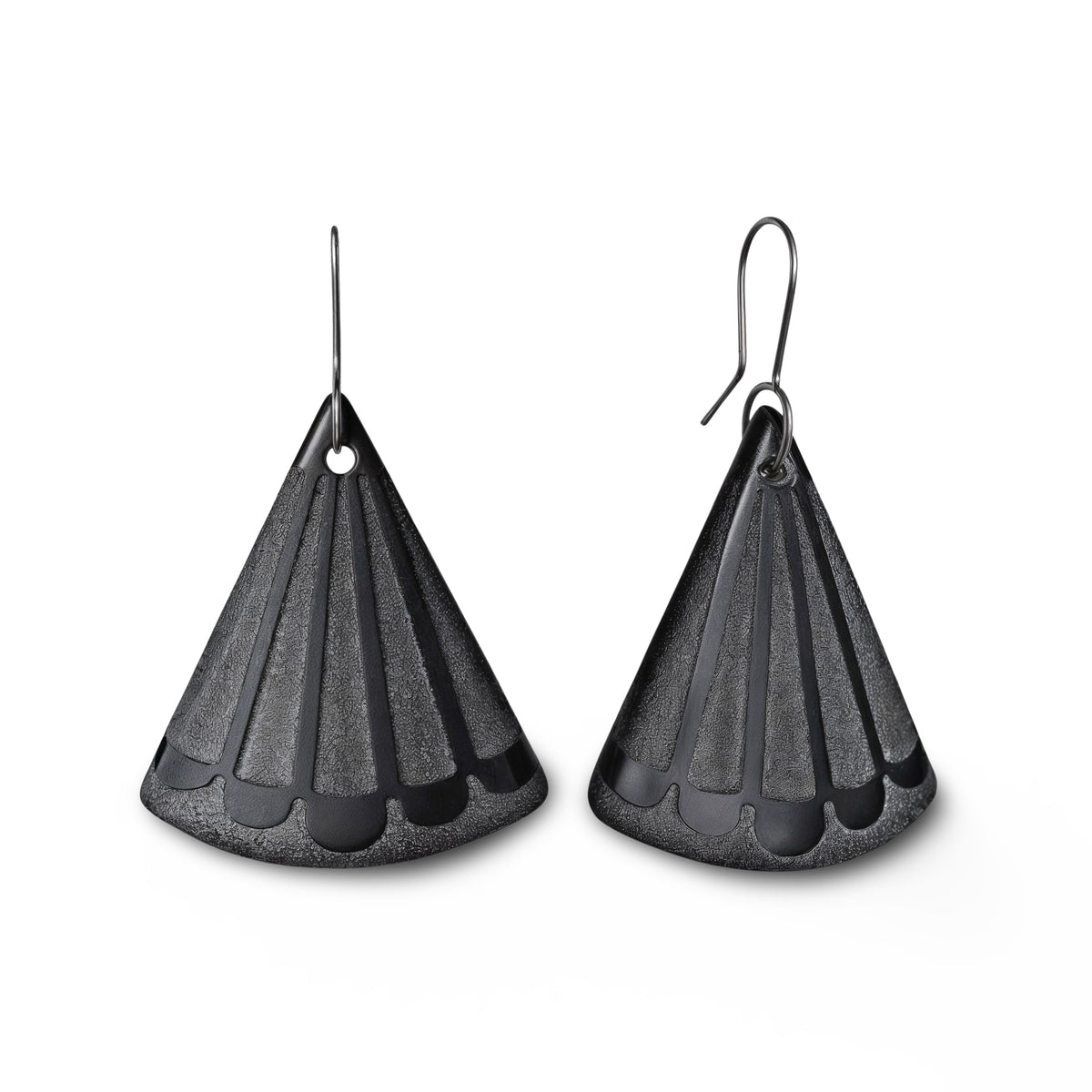 Fantail Tail Earrings Black