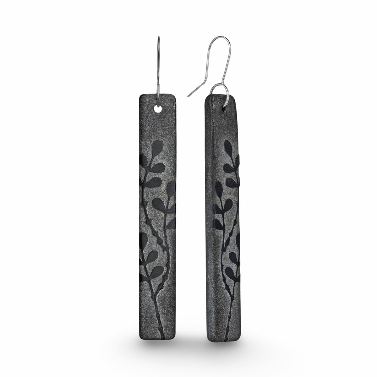 Rātā Vine Drop Earrings Black