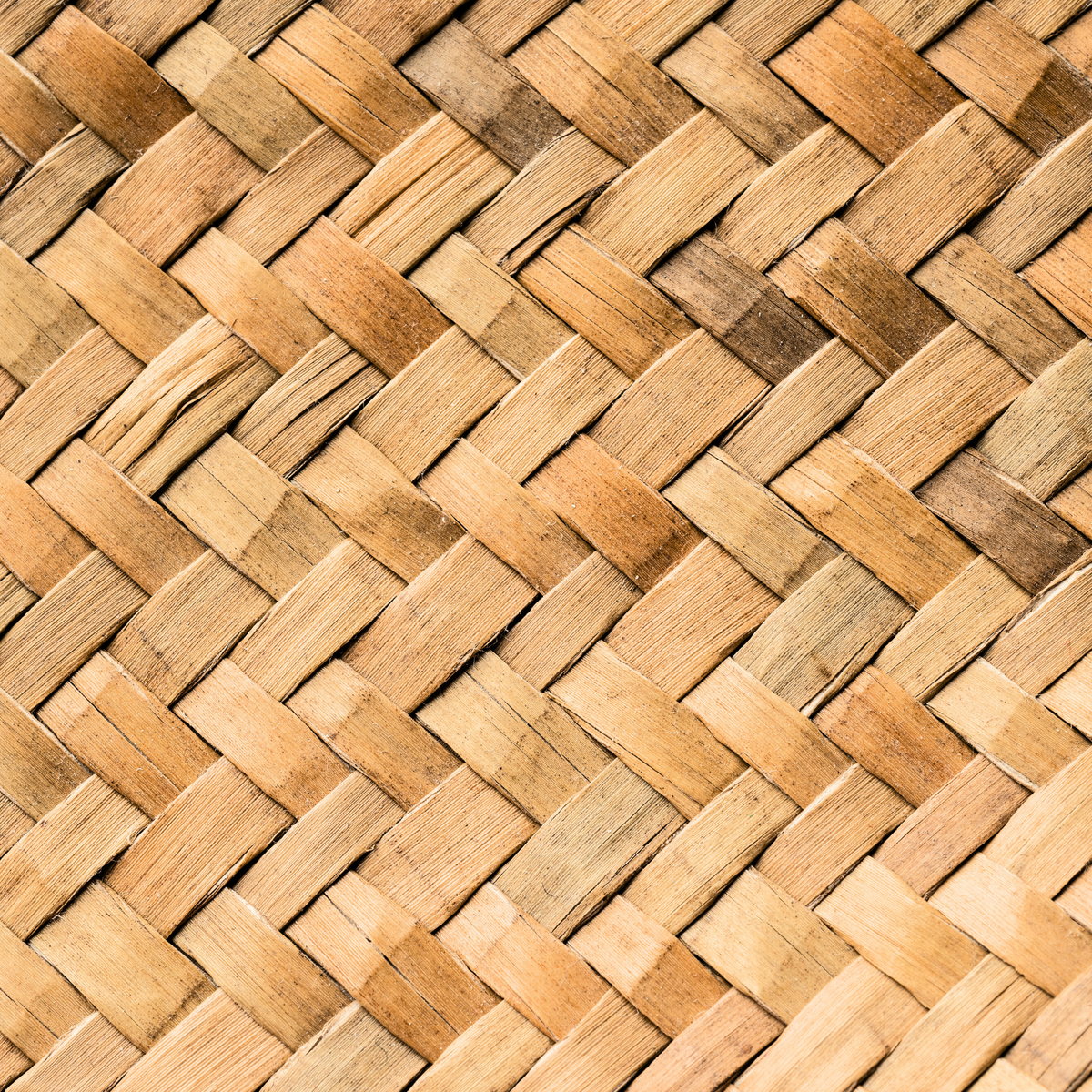 Woven flax pattern of kete (bag)