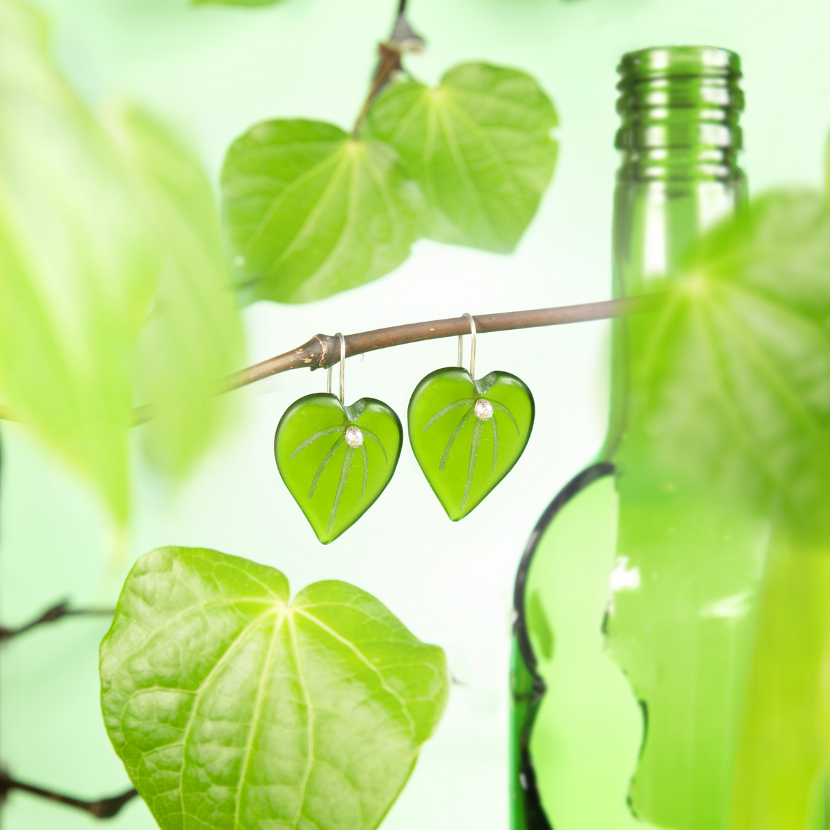 Kawakawa Leaf Earrings Green with kawakawa foliage and green bottle